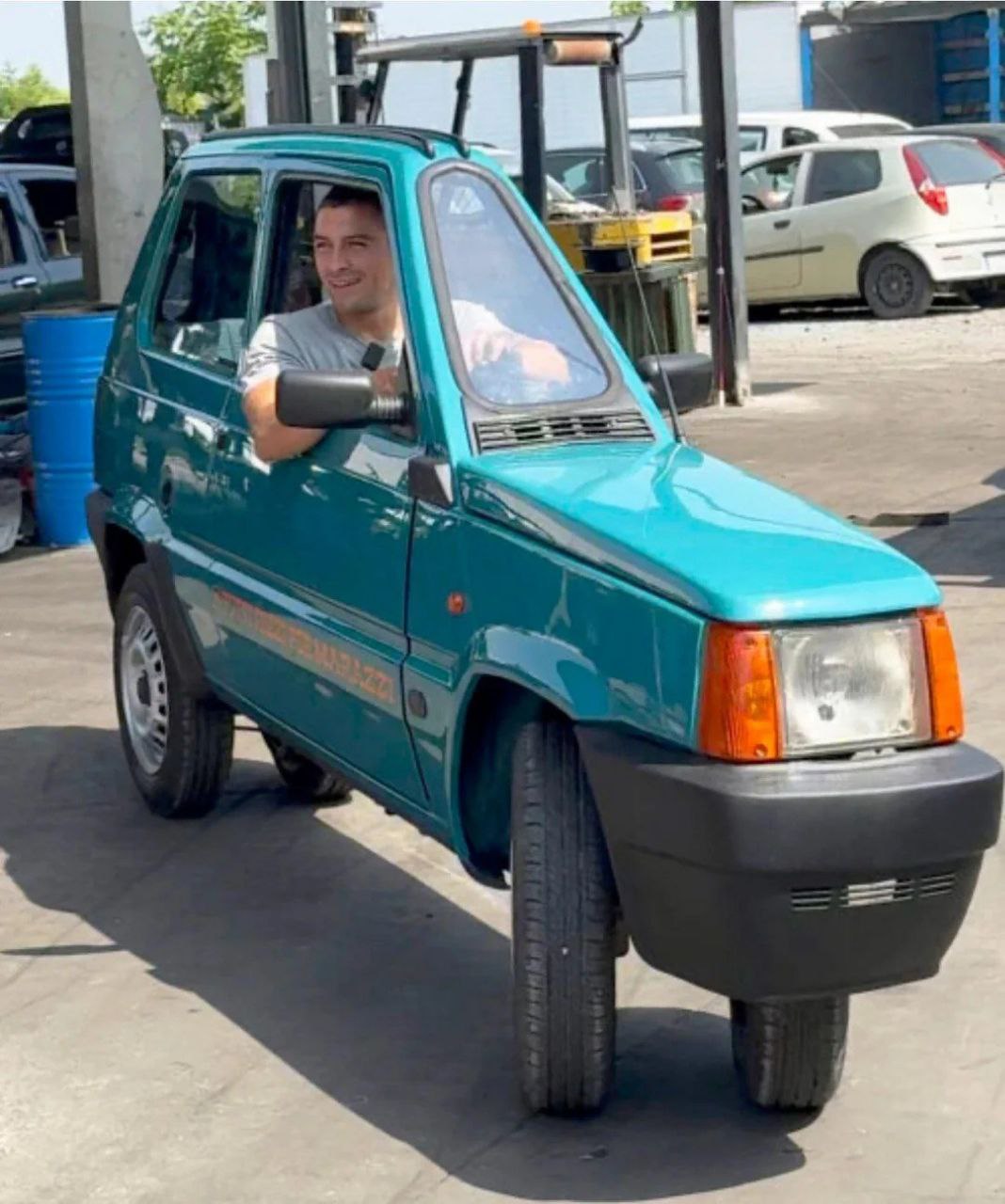 Самый узкий в мире автомобиль Fiat Panda, это полноценный одноместный электромобиль. 

Идеальный вариант для доставки😂 - Ижевск 30 июня 2025